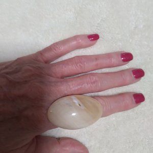 LARGE SHELL/STONE RING